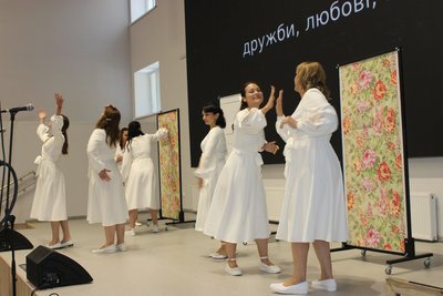У Звягелі показали виставу «Усе буде добре, цілую…» та зібрали гроші для військових У Звягелі показали виставу «Усе буде добре, цілую…» та зібрали гроші для військових