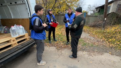 Представники благодійного фонду "Янголи спасіння" Дружківка Донецька область 7 листопада 2025 рік