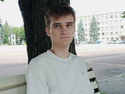 Випускник Олексій Мартинюк склав НМТ з математики на 200 балів, з фізики – на 198 Випускник Олексій Мартинюк склав НМТ з математики на 200 балів, з фізики – на 198