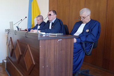 Обвинуваченим з Коростишева у вимаганні, вбивстві та викраденні людей продовжили запобіжні заходи Обвинуваченим з Коростишева у вимаганні, вбивстві та викраденні людей продовжили запобіжні заходи