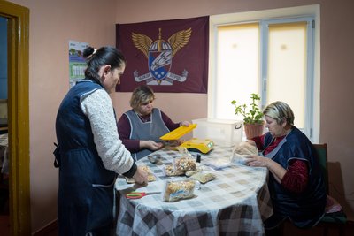 "Ваш борщ нас урятував!" Господині з Дніпропетровщини готують сухі обіди для військових "Ваш борщ нас урятував!" Господині з Дніпропетровщини готують сухі обіди для військових