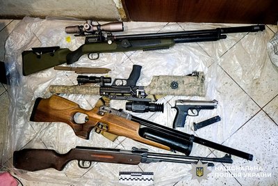 Стріляв у бік поліцейських: затримали підозрюваного у викраденні авто з полігону на Рівненщині Стріляв у бік поліцейських: затримали підозрюваного у викраденні авто з полігону на Рівненщині