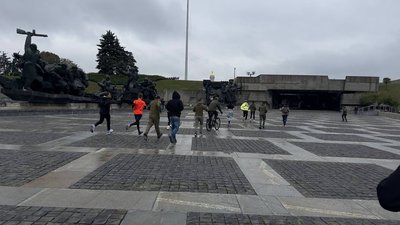 Американське подружжя пробігло від Закарпаття до Запоріжжя, щоб підтримати українців Американське подружжя пробігло від Закарпаття до Запоріжжя, щоб підтримати українців
