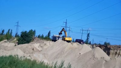 Підприємець незаконно видобував пісок на сільськогосподарських землях Київщини Підприємець незаконно видобував пісок на сільськогосподарських землях Київщини