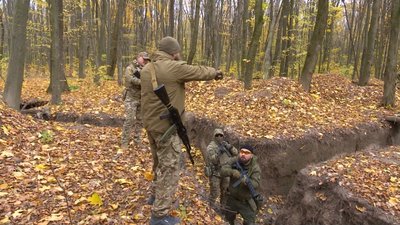 Стрілецька, тактична та домедична підготовка: Вінничани проходять навчання з нацспротиву Стрілецька, тактична та домедична підготовка: Вінничани проходять навчання з нацспротиву