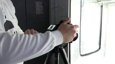 Ветеран Роман Парамущак зі Львова відкрив студію та фотографує предмети Ветеран Роман Парамущак зі Львова відкрив студію та фотографує предмети