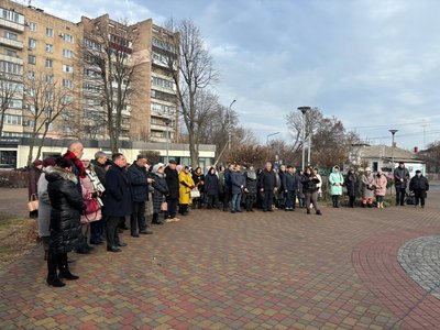 "Залишився вічно молодим": як у Черкасах відзначили 90 років з дня народження Василя Симоненка "Залишився вічно молодим": як у Черкасах відзначили 90 років з дня народження Василя Симоненка