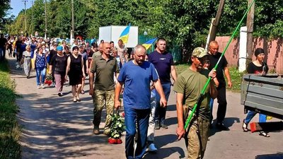 На Чернігівщині попрощалися з Олександром Троценком, Олександром Юхном та Вадимом Мусієнком, які загинули на Донеччині На Чернігівщині попрощалися з Олександром Троценком, Олександром Юхном та Вадимом Мусієнком, які загинули на Донеччині