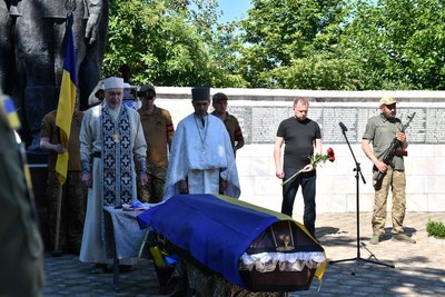 На Кіровоградщині попрощалися з захисником України Валерієм Колтаком На Кіровоградщині попрощалися з захисником України Валерієм Колтаком