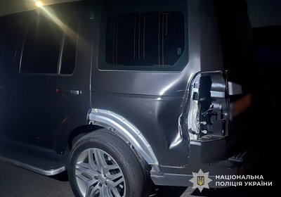 Пошкоджений автомобіль Пошкоджений автомобіль