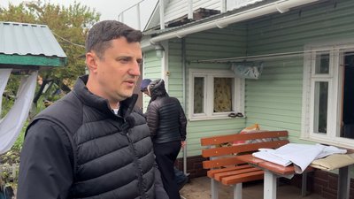 "За півтори хвилини три прильоти": у Прилуках на Чернігівщині внаслідок атаки РФ пошкоджені 12 приватних будинків "За півтори хвилини три прильоти": у Прилуках на Чернігівщині внаслідок атаки РФ пошкоджені 12 приватних будинків