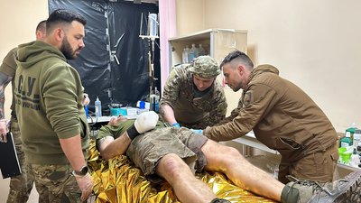 стабпункт лікарі медичної роти 68-ї окремої єгерської бригади імені Олекси Довбуша перша амбулаторія допомога поранені бійці Донецька область стабпункт лікарі медичної роти 68-ї окремої єгерської бригади імені Олекси Довбуша перша амбулаторія допомога поранені бійці Донецька область