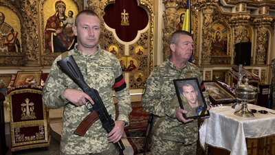 У Полтаві провели в останню путь воїна Євгенія Коваля, який загинув на Донеччині
