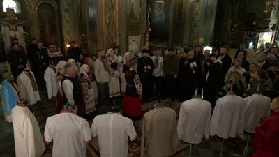 Вишиванки загиблих військових експонували у Свято-Воскресенському соборі міста Рівне Вишиванки загиблих військових експонували у Свято-Воскресенському соборі міста Рівне
