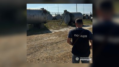 "У Чернігівську міську раду увірвались люди з автоматами": Ломако заявляє про обшуки в його кабінеті "У Чернігівську міську раду увірвались люди з автоматами": Ломако заявляє про обшуки в його кабінеті