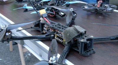 Безпілотники та віртуальний симулятор польоту: в Черкасах провели "Дрон шоу" до Дня молоді