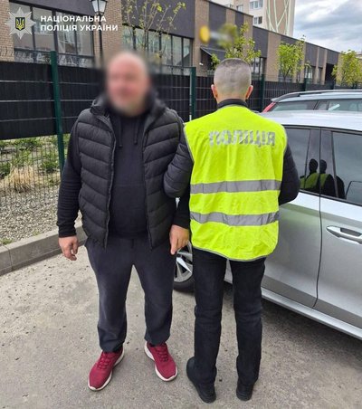 У Києві чоловік стріляв в авто: поліція розшукує підозрюваного У Києві чоловік стріляв в авто: поліція розшукує підозрюваного