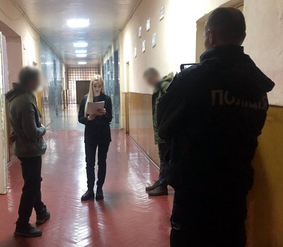 Поліція повідомила про підозру вчителю Малинського ліцею у застосуванні фізичної сили до учнів Поліція повідомила про підозру вчителю Малинського ліцею у застосуванні фізичної сили до учнів