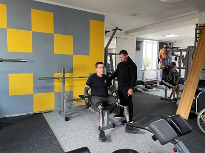 Реабілітація бійців, ветеран, спортзал, Олег Дубовий, тренування, протезування військових Реабілітація бійців, ветеран, спортзал, Олег Дубовий, тренування, протезування військових