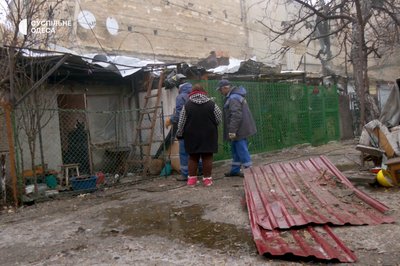 "Вискочили за хвилину": жителі зруйнованого будинку в Одесі про атаку РФ 27 січня "Вискочили за хвилину": жителі зруйнованого будинку в Одесі про атаку РФ 27 січня