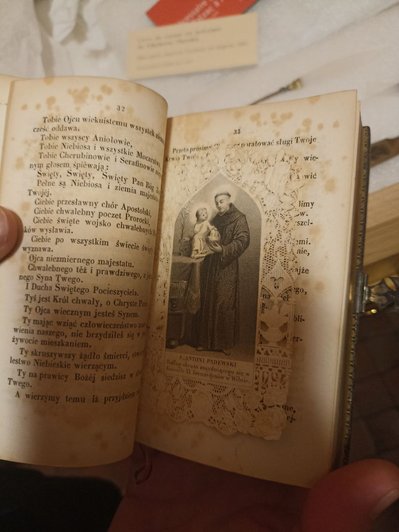 Молитовник Евеліни Ганської польською мовою з образками, що були вкладені її рукою Молитовник Евеліни Ганської польською мовою з образками, що були вкладені її рукою