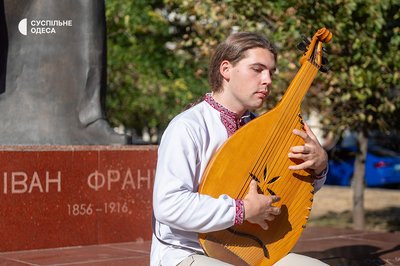 Кобзарі й бандуристи пройшлися вулицями Одеси: стартував фестиваль "Чорноморський степ"