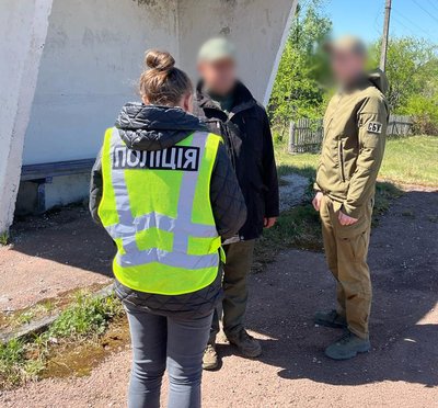 Чоловікові з Житомирщини поліція повідомила про підозру в сприянні незаконному перетину кордону Чоловікові з Житомирщини поліція повідомила про підозру в сприянні незаконному перетину кордону