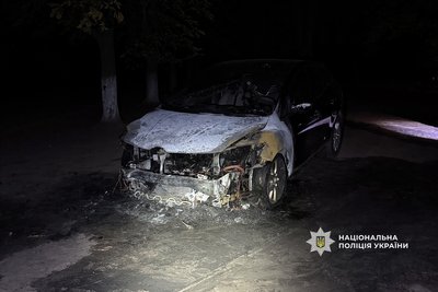 У Полтавській області невідомі підпалили три автомобілі У Полтавській області невідомі підпалили три автомобілі