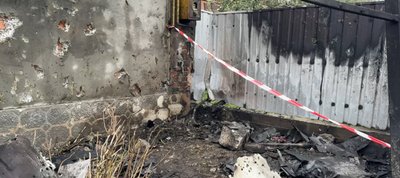 Дах і стіну пошкодило уламками, вибиті вікна: наслідки російського обстрілу на Хмельниччині 13 вересня Дах і стіну пошкодило уламками, вибиті вікна: наслідки російського обстрілу на Хмельниччині 13 вересня