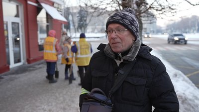Гарячі напої для комунальників: у Чернігові низка кафе безплатно пригощають комунальників Гарячі напої для комунальників: у Чернігові низка кафе безплатно пригощають комунальників