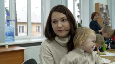 "Ми даруємо радість нашим дітям": у Чернігівській бібліотеці розмальовували пряники "Ми даруємо радість нашим дітям": у Чернігівській бібліотеці розмальовували пряники