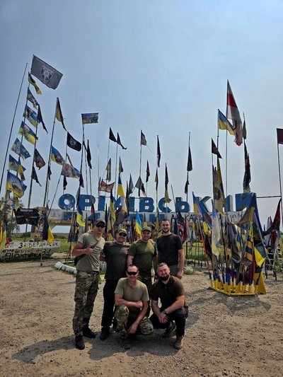 Батько шести дітей із Рівненщини їздить на фронт капеланом та працює ще на двох роботах Батько шести дітей із Рівненщини їздить на фронт капеланом та працює ще на двох роботах