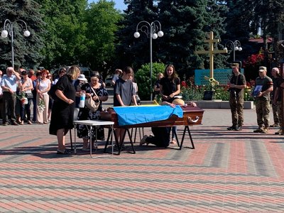 У Черкасах в останню путь провели полеглого на Донеччині захисника У Черкасах в останню путь провели полеглого на Донеччині захисника