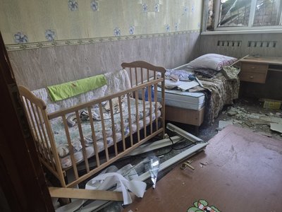 Реактивний “шахед” поранив немовлят і мам у “Центрі матері та дитини” в Сумах Реактивний “шахед” поранив немовлят і мам у “Центрі матері та дитини” в Сумах