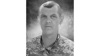 Поховання на Чернігівщині: в останню путь провели 7 військових Поховання на Чернігівщині: в останню путь провели 7 військових