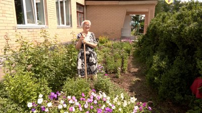 "Ми теж хочемо їсти": як переселенці на Черкащині облаштували город біля школи "Ми теж хочемо їсти": як переселенці на Черкащині облаштували город біля школи