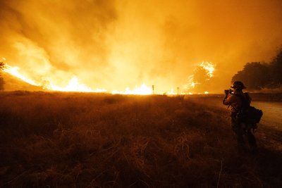 Біля Лос-Анджелеса спалахнула нова пожежа через сильні сухі вітри