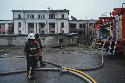 Підприємство у Харкові атакували "Герань-2", рятувальники усувають наслідки атаки, 31 березня 2025 року 00 Підприємство у Харкові атакували "Герань-2", рятувальники усувають наслідки атаки, 31 березня 2025 року 00