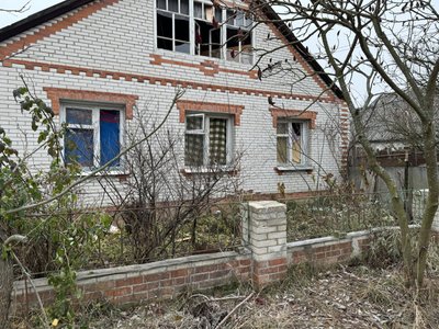 "Як ударило, то вікна посипалися". Як оговтуються жителі Токарів після ракетного обстрілу "Як ударило, то вікна посипалися". Як оговтуються жителі Токарів після ракетного обстрілу