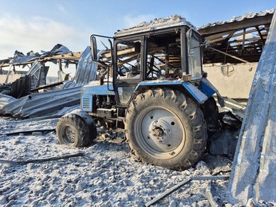 П’ять ударів по складах із зерном: дрони РФ атакували агропідприємство на Шосткинщині П’ять ударів по складах із зерном: дрони РФ атакували агропідприємство на Шосткинщині