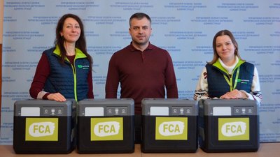 Міжнародна допомога: 37 портативних електростанцій передала школам Чернігівщини Міжнародна допомога: 37 портативних електростанцій передала школам Чернігівщини