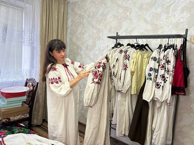 Жителька Брусилова зібрала колекцію з понад 200 українських рушників і старовинних вишиванок Жителька Брусилова зібрала колекцію з понад 200 українських рушників і старовинних вишиванок
