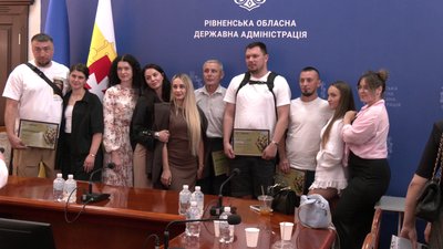 "Щоб створювати собі сім'ю": ще 29 ветеранів з Рівненщини отримали сертифікати на житло "Щоб створювати собі сім'ю": ще 29 ветеранів з Рівненщини отримали сертифікати на житло