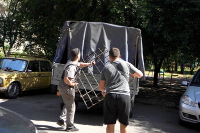 У Вінниці демонтують грати та перегородки, які блокували доступ до укриттів У Вінниці демонтують грати та перегородки, які блокували доступ до укриттів