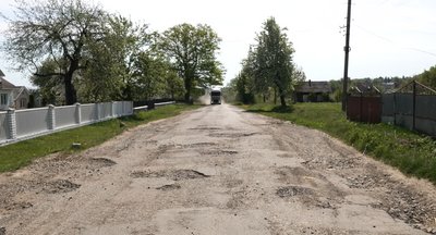 "Дорога — яма в яму": чому у Берегометській громаді не ремонтують дороги у критичному стані "Дорога — яма в яму": чому у Берегометській громаді не ремонтують дороги у критичному стані