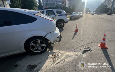 У Кременчуці водій мопеда потрапив до лікарні після зіткнення з автомобілем У Кременчуці водій мопеда потрапив до лікарні після зіткнення з автомобілем