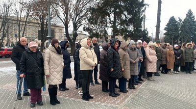 "Це найменше, що ми можемо зробити": у Черкасах почала діяти хвилина мовчання "Це найменше, що ми можемо зробити": у Черкасах почала діяти хвилина мовчання