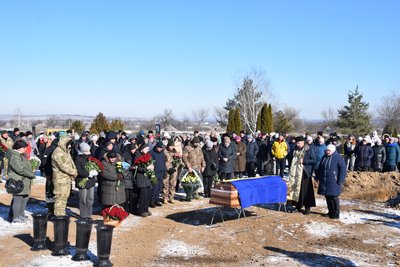 Загинули на Донеччині: у трьох громадах Кіровоградщини попрощались з військовими Загинули на Донеччині: у трьох громадах Кіровоградщини попрощались з військовими