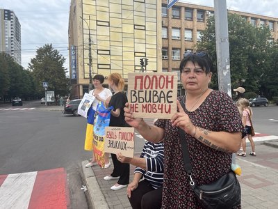 У Черкасах вшанували пам'ять загиблих під час теракту в Оленівці У Черкасах вшанували пам'ять загиблих під час теракту в Оленівці