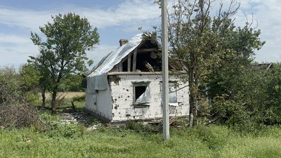 "Куму вбило просто на городі": що розповіли місцеві про обстріли прифронтової Гаврилівки на Дніпропетровщині "Куму вбило просто на городі": що розповіли місцеві про обстріли прифронтової Гаврилівки на Дніпропетровщині